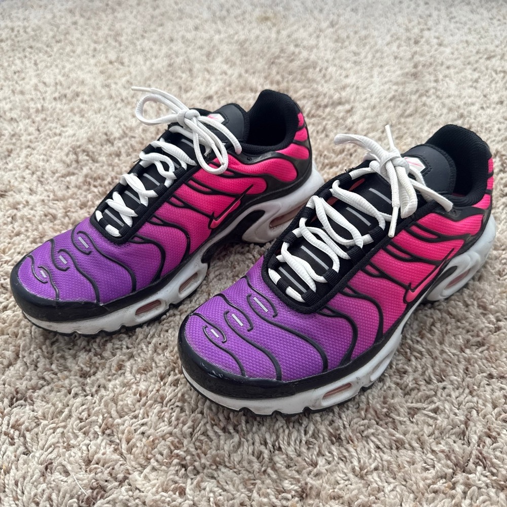 Nike Air Max Plus TN Fuchsia Vivid Purple Gradient Sneakers DZ3670-500 Womens 8 - Picture 1 of 6